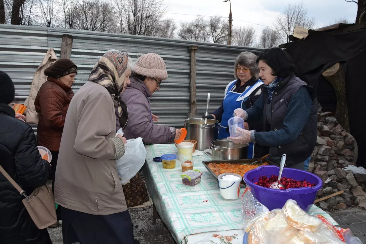 Hot lunches for vulnerable people in the city of Kamianske